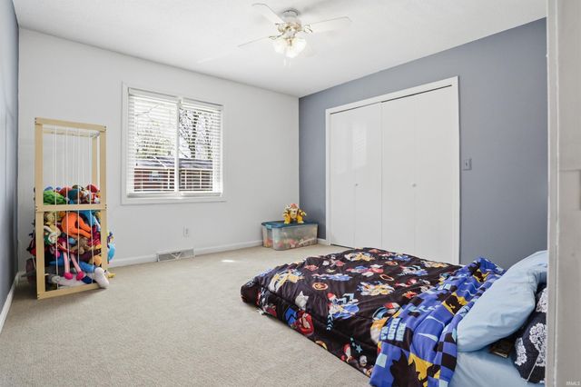 5122 Woodridge Drive, Newburgh, IN 47630