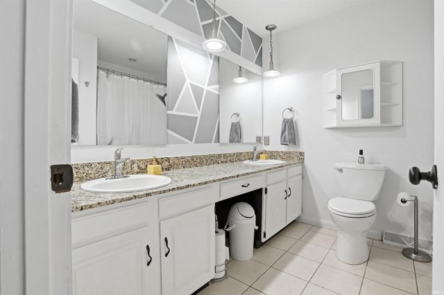 5122 Woodridge Drive, Newburgh, IN 47630