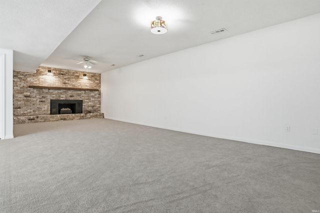 5122 Woodridge Drive, Newburgh, IN 47630