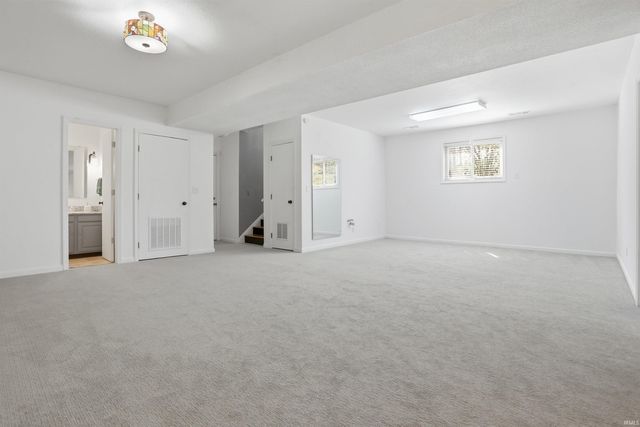 5122 Woodridge Drive, Newburgh, IN 47630