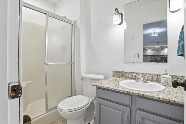 5122 Woodridge Drive, Newburgh, IN 47630