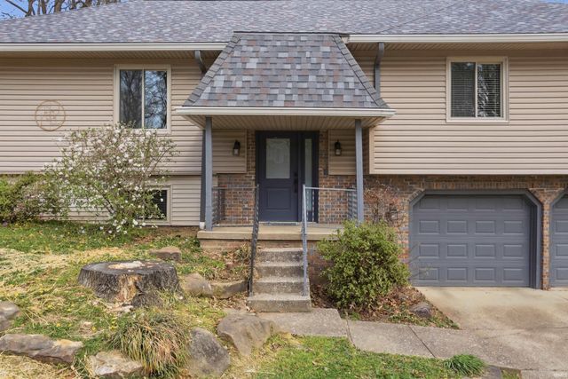 5122 Woodridge Drive, Newburgh, IN 47630