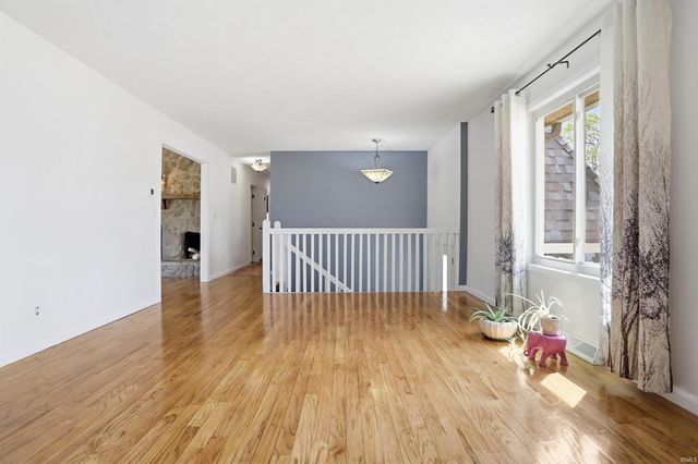 5122 Woodridge Drive, Newburgh, IN 47630