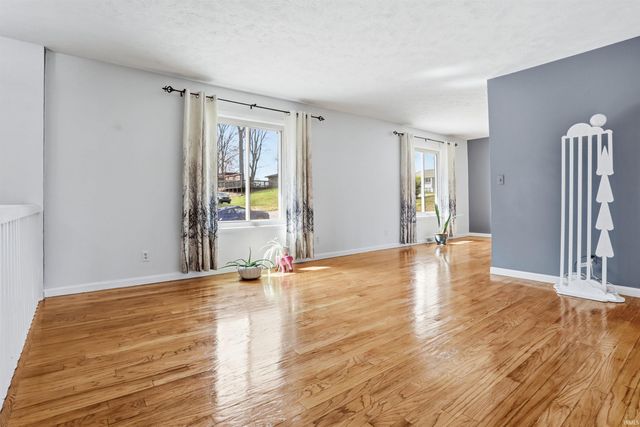 5122 Woodridge Drive, Newburgh, IN 47630