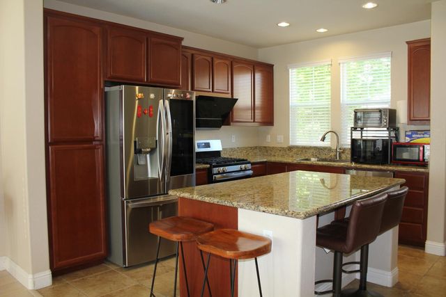 2532 Cottage Pointe Dr, Riverbank, CA 95367