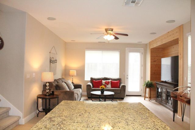 2532 Cottage Pointe Dr, Riverbank, CA 95367