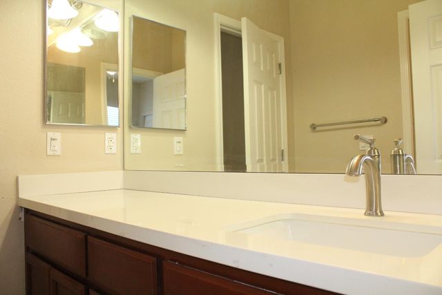 2532 Cottage Pointe Dr, Riverbank, CA 95367