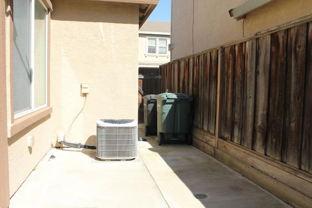 2532 Cottage Pointe Dr, Riverbank, CA 95367