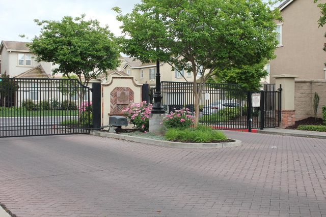 2532 Cottage Pointe Dr, Riverbank, CA 95367