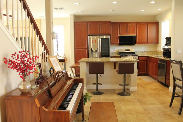 2532 Cottage Pointe Dr, Riverbank, CA 95367