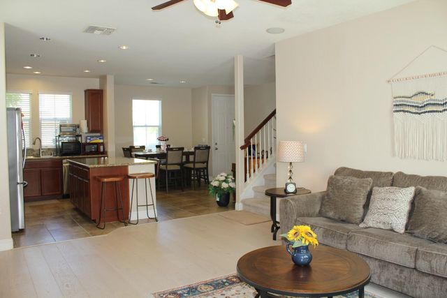 2532 Cottage Pointe Dr, Riverbank, CA 95367