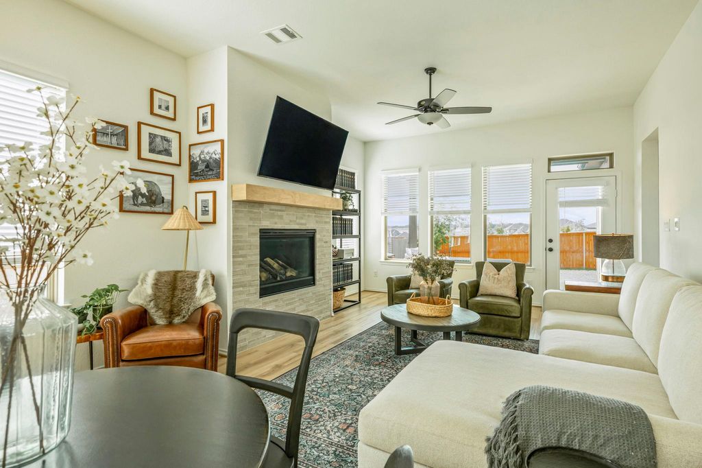 337 Langhorne BND, Liberty Hill, TX 78642