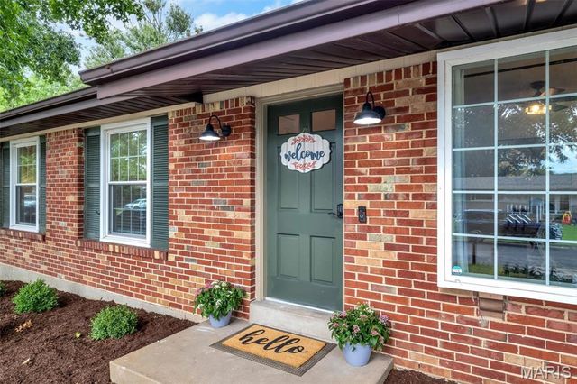 4508 Thicket Drive, St Louis, MO 63129