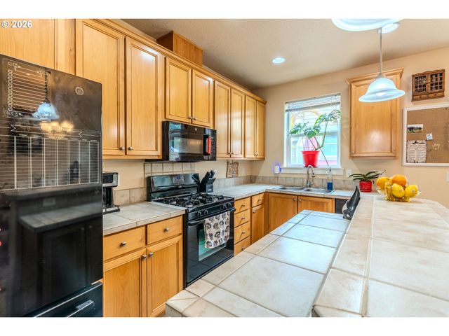 866 Nw COUNCIL Dr, Gresham, OR 97030