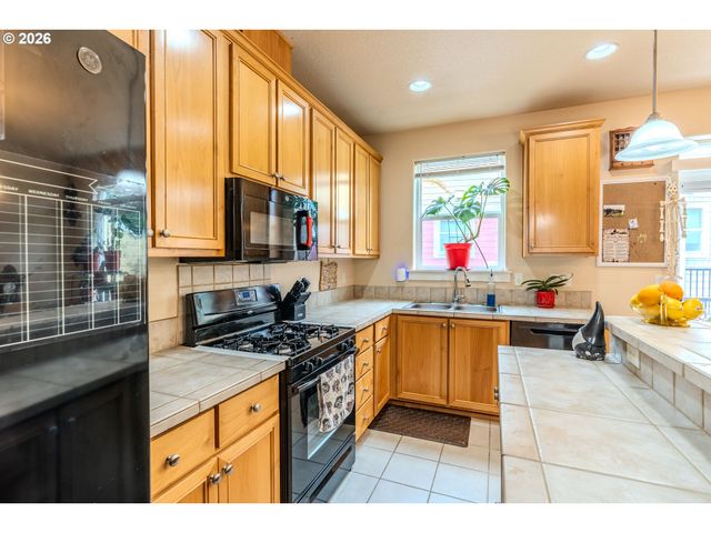 866 Nw COUNCIL Dr, Gresham, OR 97030