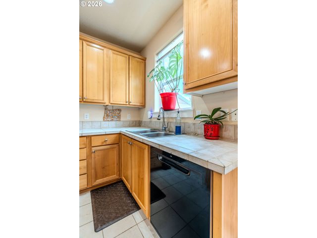866 Nw COUNCIL Dr, Gresham, OR 97030