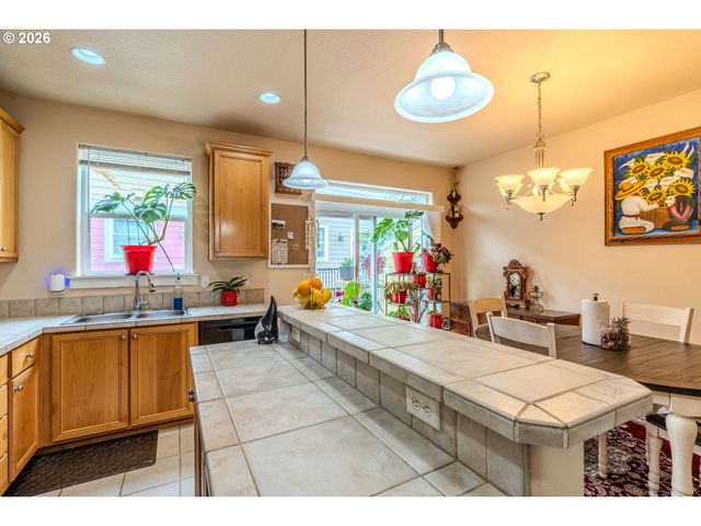 866 Nw COUNCIL Dr, Gresham, OR 97030