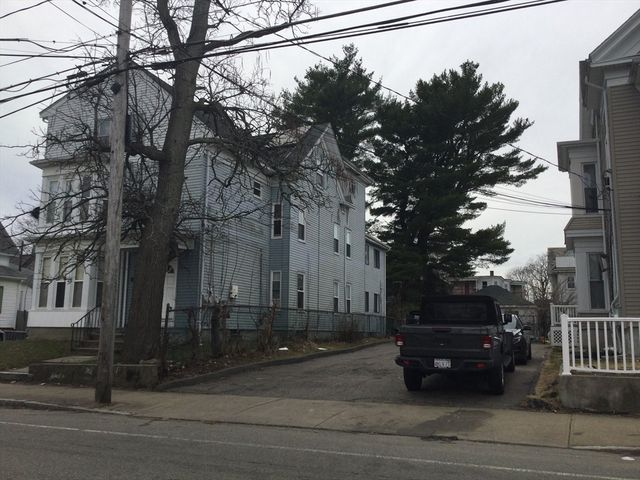 1027 Warren Ave, Brockton, MA 02301