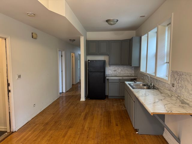 3900 W Flournoy Street, Chicago, IL 60624