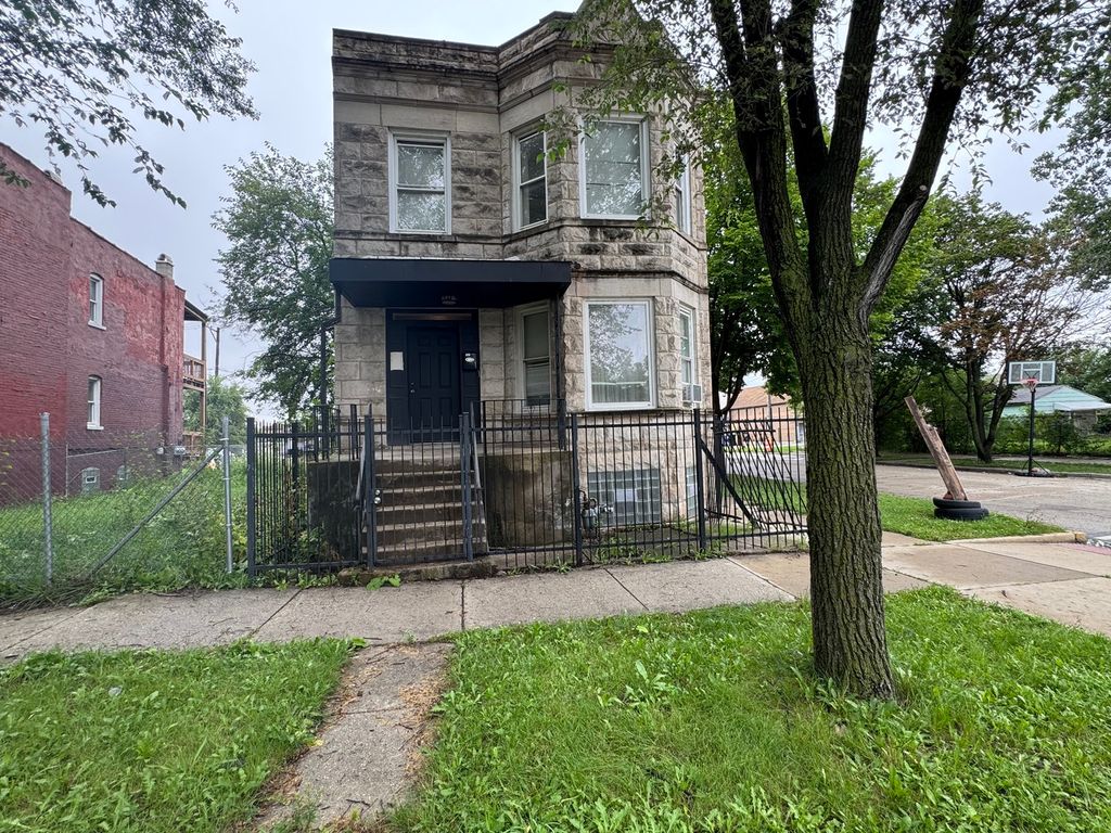 3900 W Flournoy Street, Chicago, IL 60624