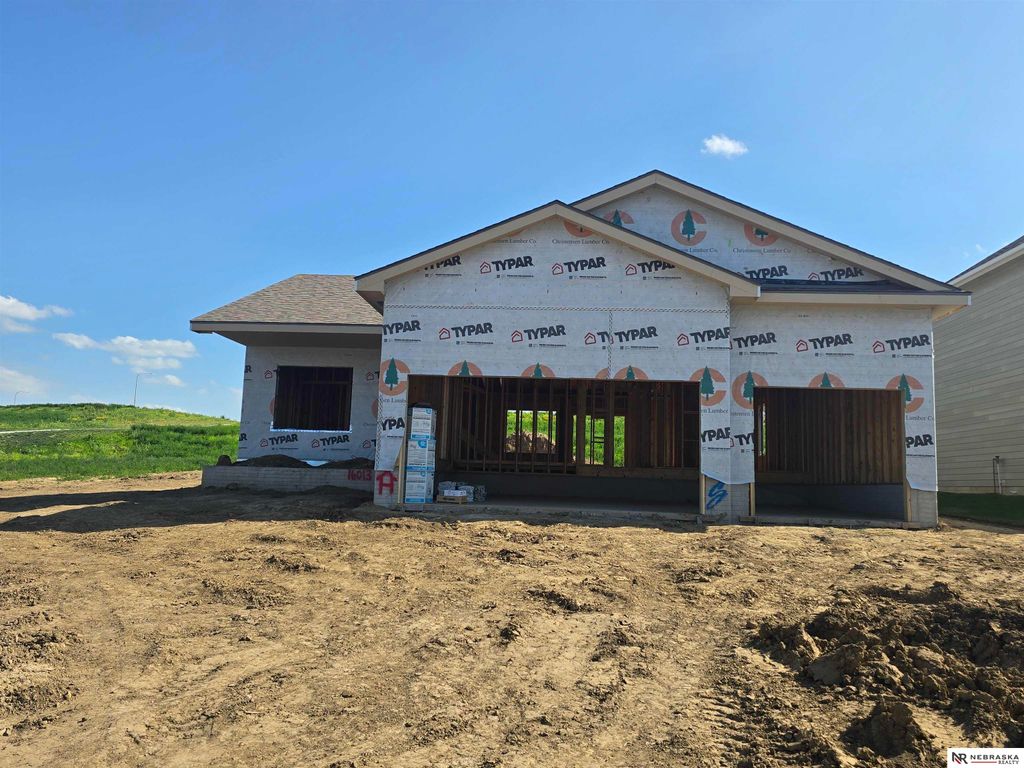 16013 Isabella Street, Bennington, NE 68007
