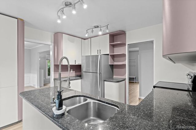 5476 Van Ness Drive, Bloomfield Hills, MI 48302