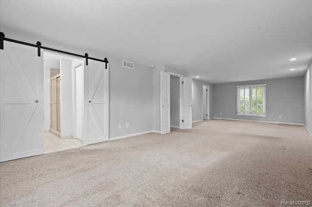 5476 Van Ness Drive, Bloomfield Hills, MI 48302
