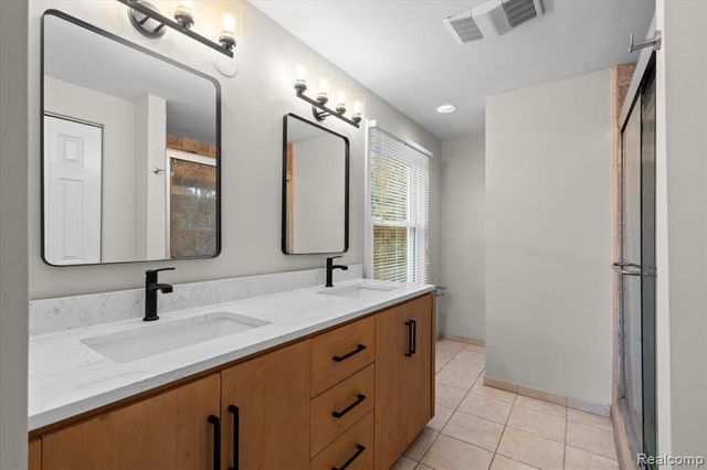 5476 Van Ness Drive, Bloomfield Hills, MI 48302