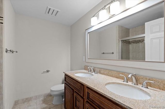 5476 Van Ness Drive, Bloomfield Hills, MI 48302