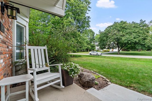 5476 Van Ness Drive, Bloomfield Hills, MI 48302