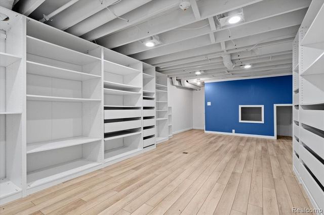 5476 Van Ness Drive, Bloomfield Hills, MI 48302