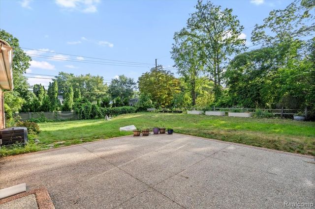 5476 Van Ness Drive, Bloomfield Hills, MI 48302