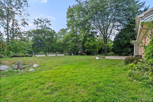 5476 Van Ness Drive, Bloomfield Hills, MI 48302