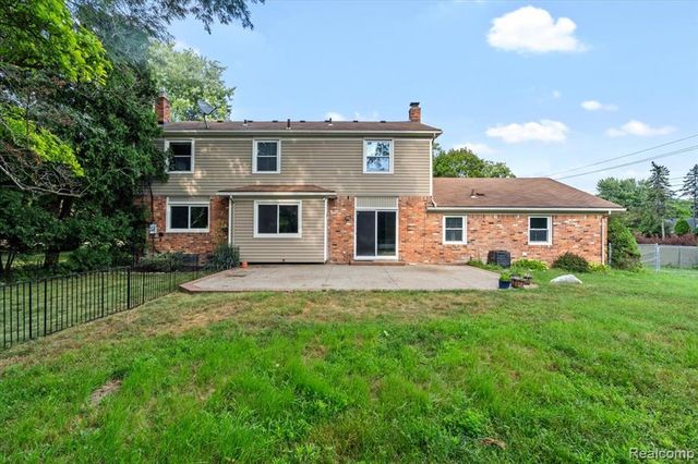 5476 Van Ness Drive, Bloomfield Hills, MI 48302