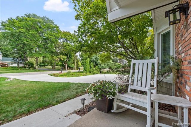 5476 Van Ness Drive, Bloomfield Hills, MI 48302