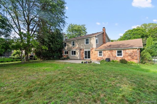 5476 Van Ness Drive, Bloomfield Hills, MI 48302