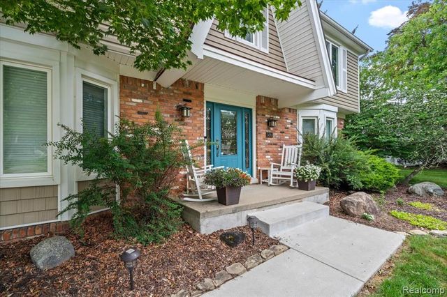 5476 Van Ness Drive, Bloomfield Hills, MI 48302