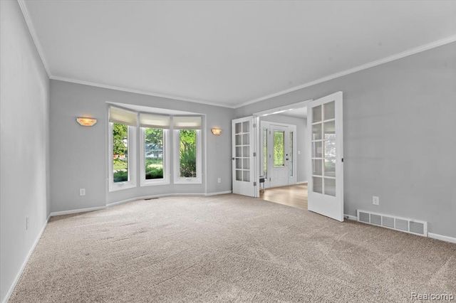 5476 Van Ness Drive, Bloomfield Hills, MI 48302