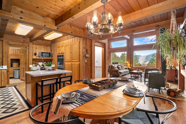 696 Yearly Way, Grants Pass, OR 97527