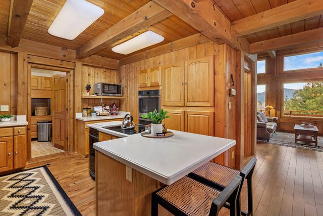 696 Yearly Way, Grants Pass, OR 97527