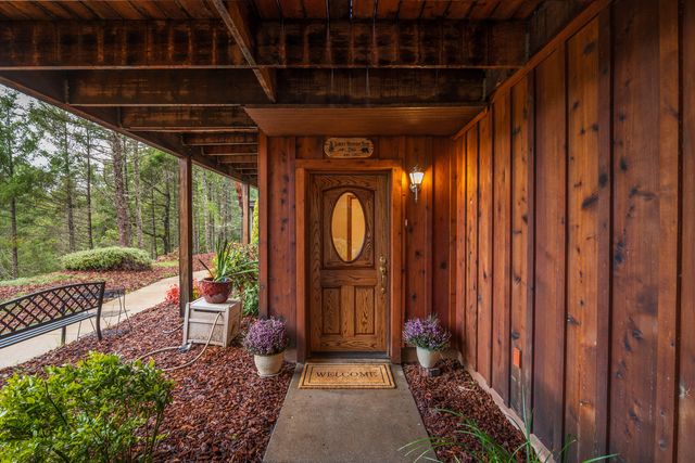 696 Yearly Way, Grants Pass, OR 97527