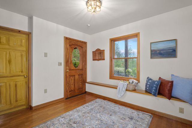 696 Yearly Way, Grants Pass, OR 97527