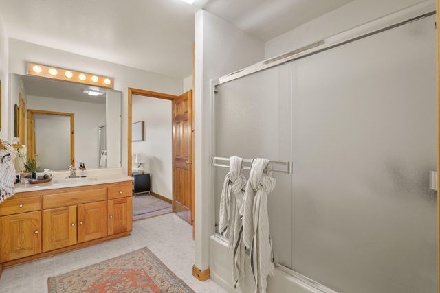 696 Yearly Way, Grants Pass, OR 97527