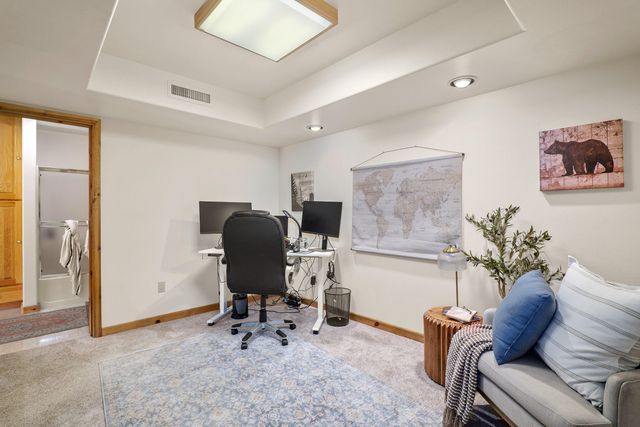 696 Yearly Way, Grants Pass, OR 97527