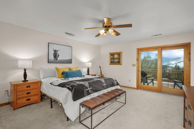 696 Yearly Way, Grants Pass, OR 97527