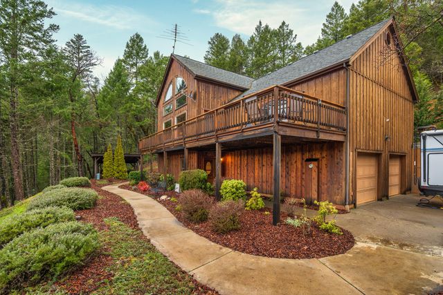 696 Yearly Way, Grants Pass, OR 97527