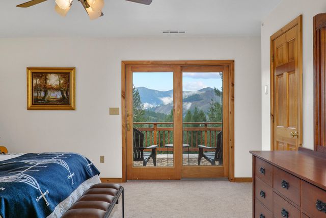 696 Yearly Way, Grants Pass, OR 97527