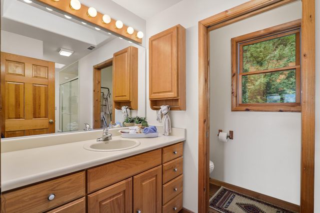 696 Yearly Way, Grants Pass, OR 97527