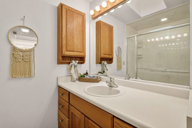 696 Yearly Way, Grants Pass, OR 97527