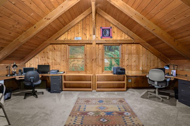 696 Yearly Way, Grants Pass, OR 97527